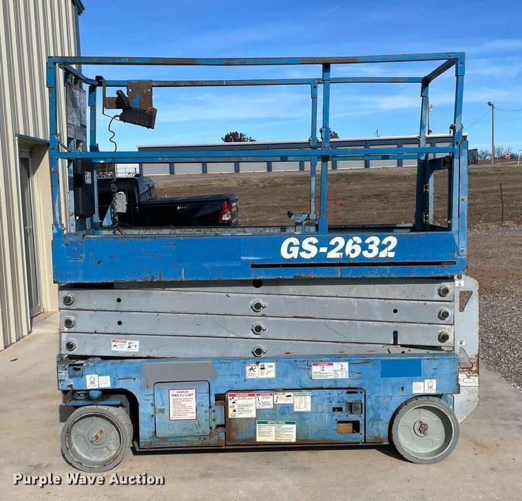 image for item LV9260 2015 Genie GS-2632  scissor lift