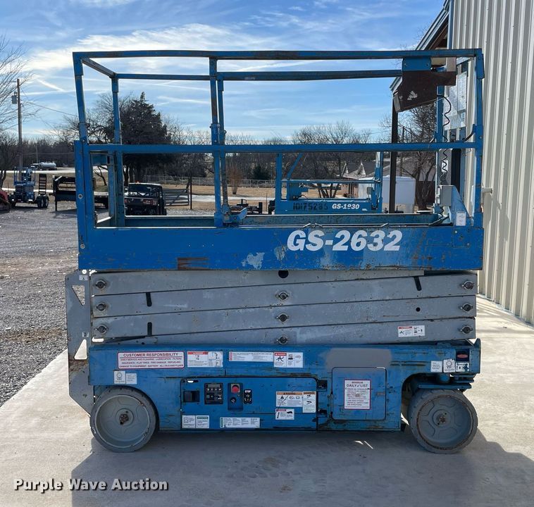image for item LV9260 2015 Genie GS-2632  scissor lift