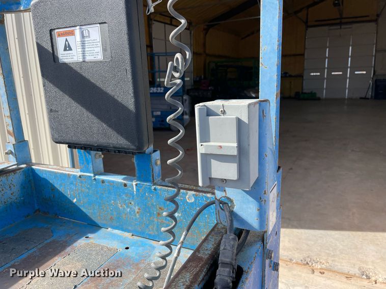 image for item LV9260 2015 Genie GS-2632  scissor lift