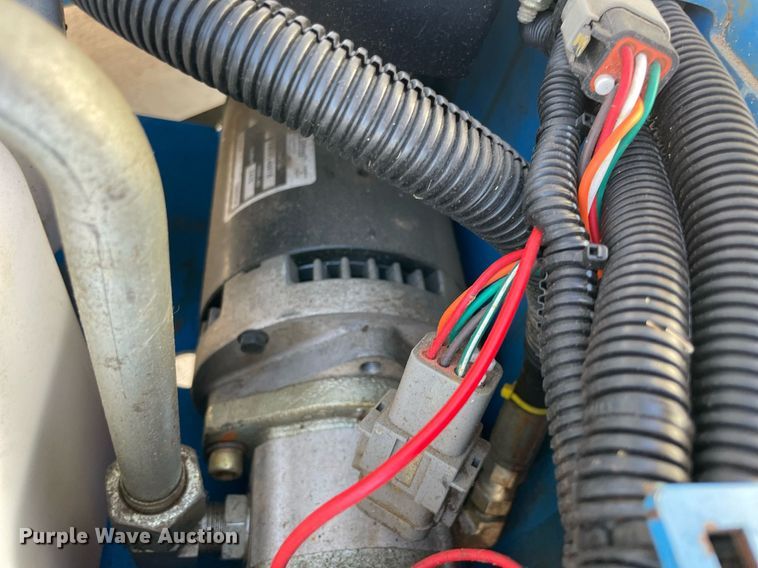 image for item LV9260 2015 Genie GS-2632  scissor lift