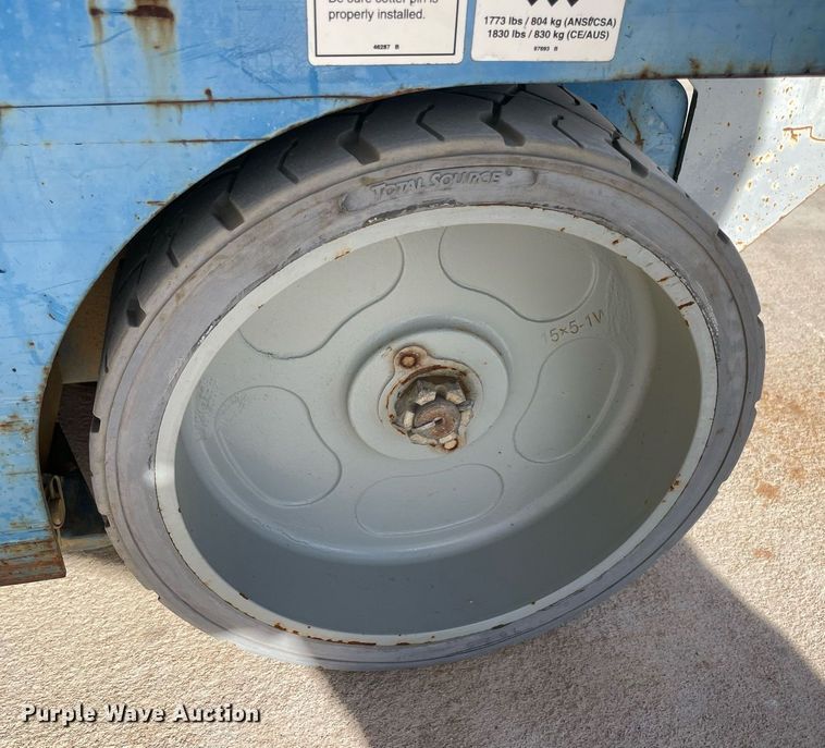 image for item LV9260 2015 Genie GS-2632  scissor lift