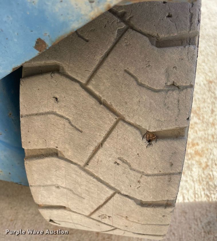 image for item LV9260 2015 Genie GS-2632  scissor lift