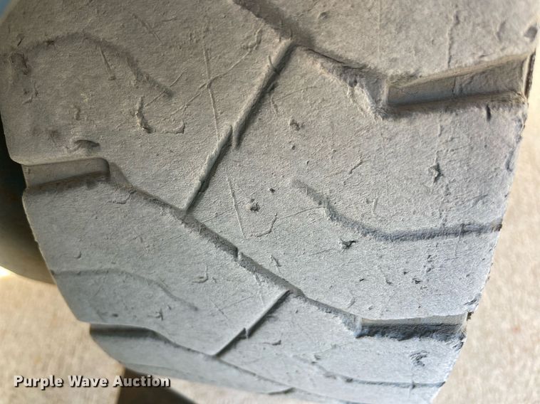 image for item LV9260 2015 Genie GS-2632  scissor lift