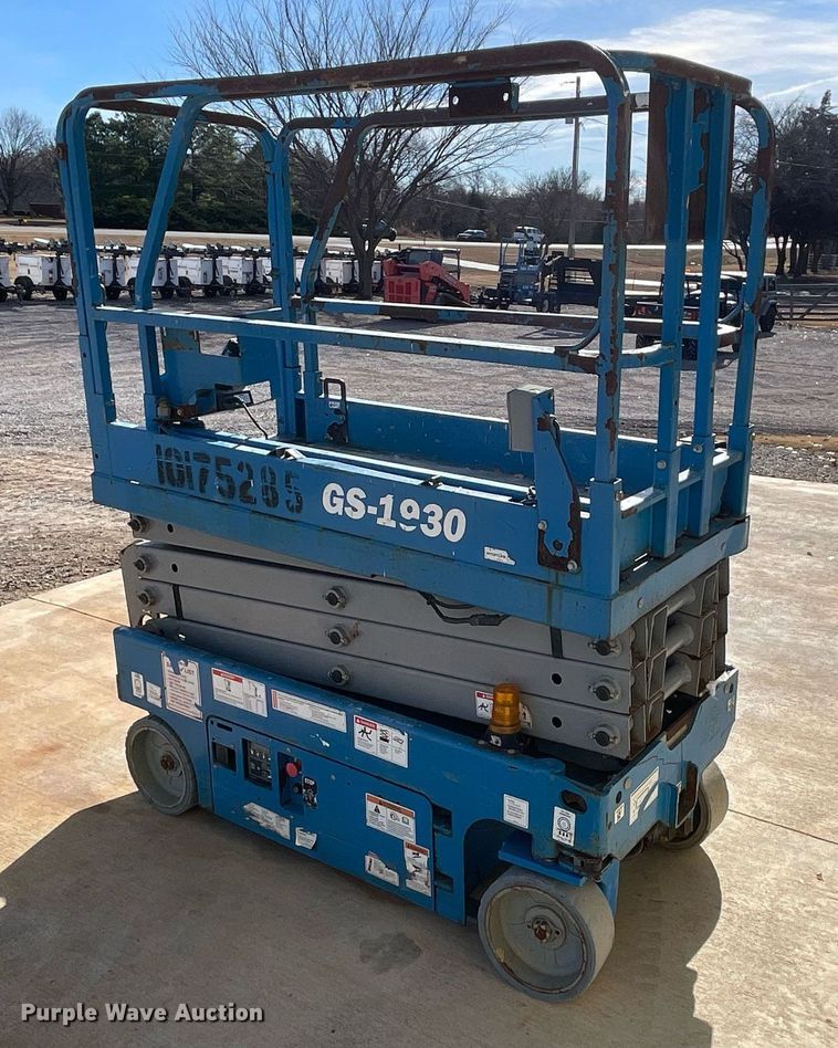image for item LV9261 2015 Genie GS-1930  scissor lift