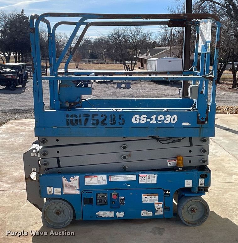 image for item LV9261 2015 Genie GS-1930  scissor lift