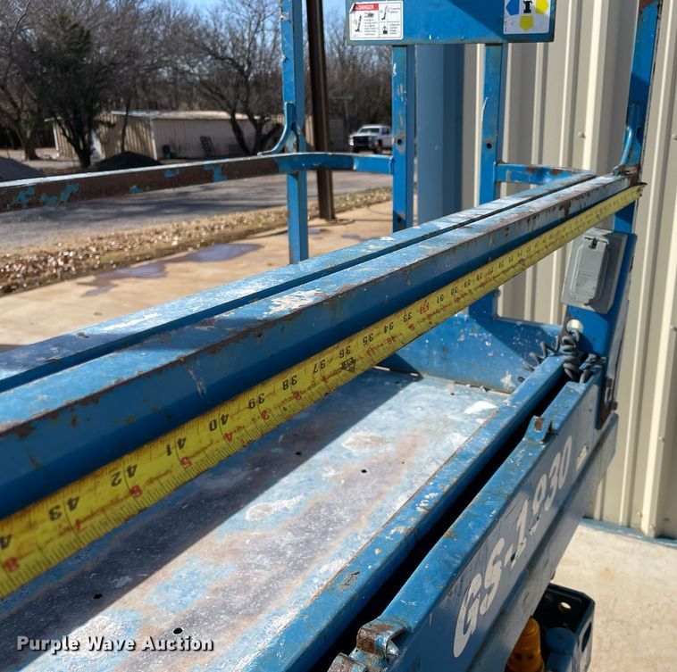 image for item LV9261 2015 Genie GS-1930  scissor lift