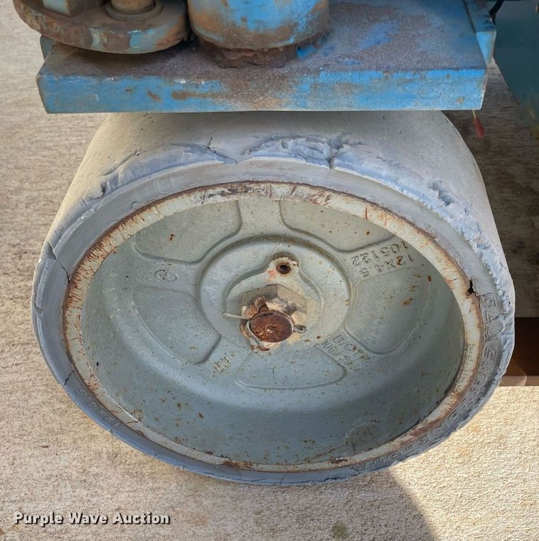 image for item LV9261 2015 Genie GS-1930  scissor lift