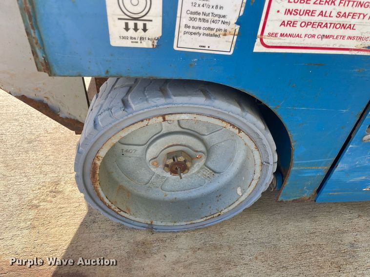 image for item LV9261 2015 Genie GS-1930  scissor lift