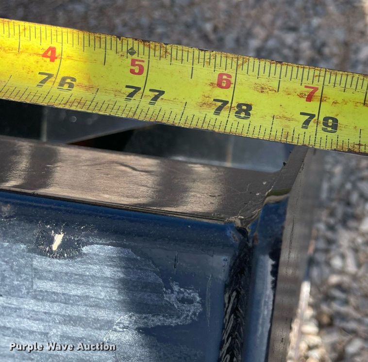 image for item LV9262 Skid steer grapple bucket