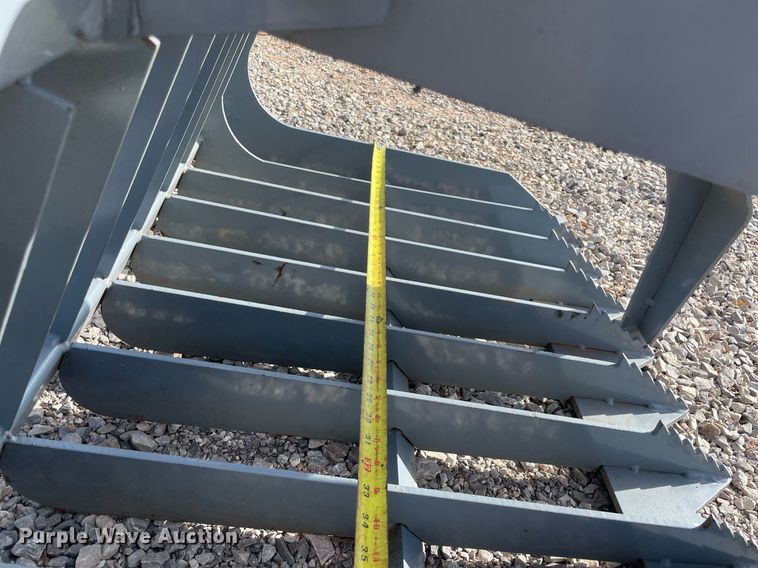 image for item LV9263 Skid steer grapple bucket