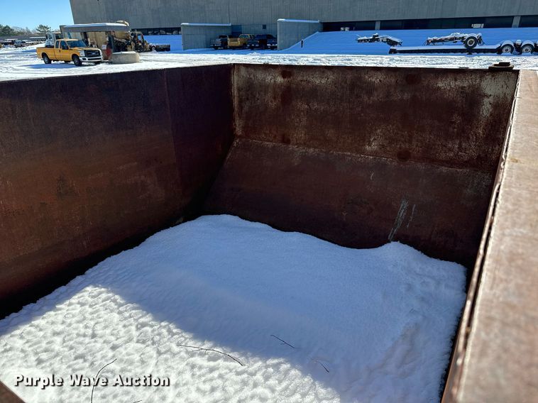 image for item LX9845 Roll-off dumpster