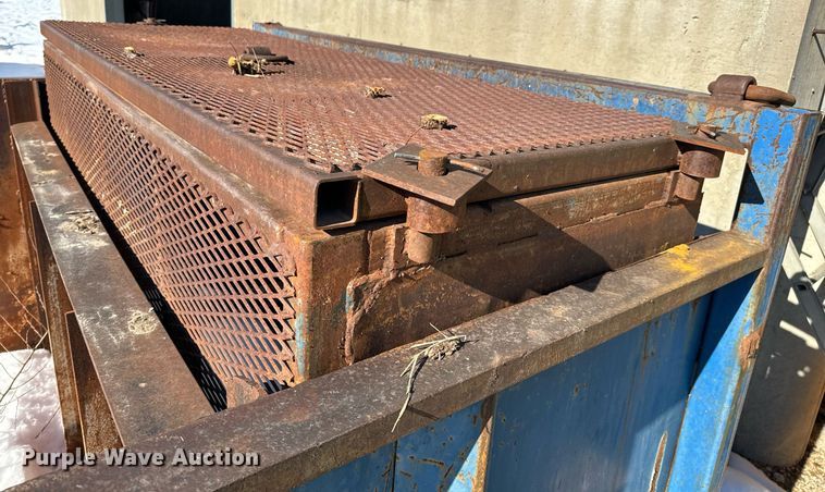 image for item LX9845 Roll-off dumpster