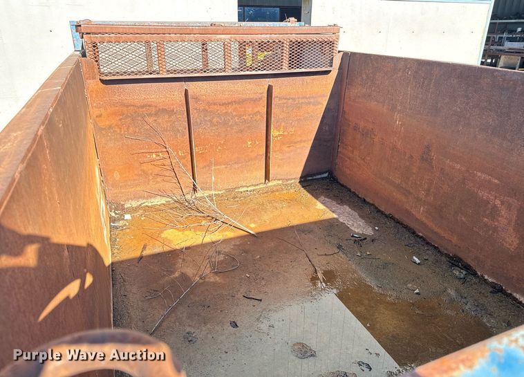 image for item LX9845 Roll-off dumpster