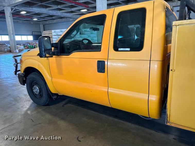 image for item LX9848 2014 Ford F250 Super Duty  SuperCab utility bed pickup truck