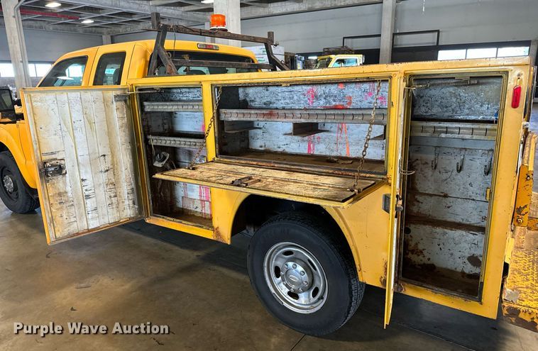 image for item LX9848 2014 Ford F250 Super Duty  SuperCab utility bed pickup truck