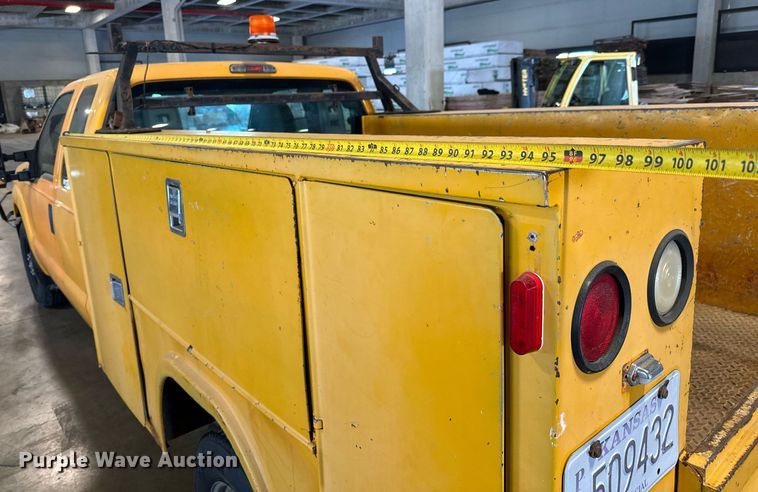 image for item LX9848 2014 Ford F250 Super Duty  SuperCab utility bed pickup truck