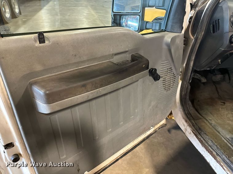 image for item LX9848 2014 Ford F250 Super Duty  SuperCab utility bed pickup truck