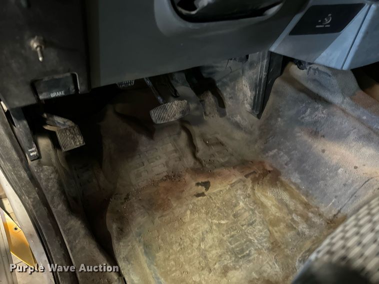 image for item LX9848 2014 Ford F250 Super Duty  SuperCab utility bed pickup truck