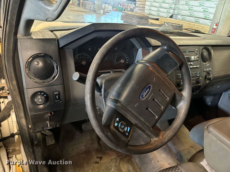 image for item LX9848 2014 Ford F250 Super Duty  SuperCab utility bed pickup truck