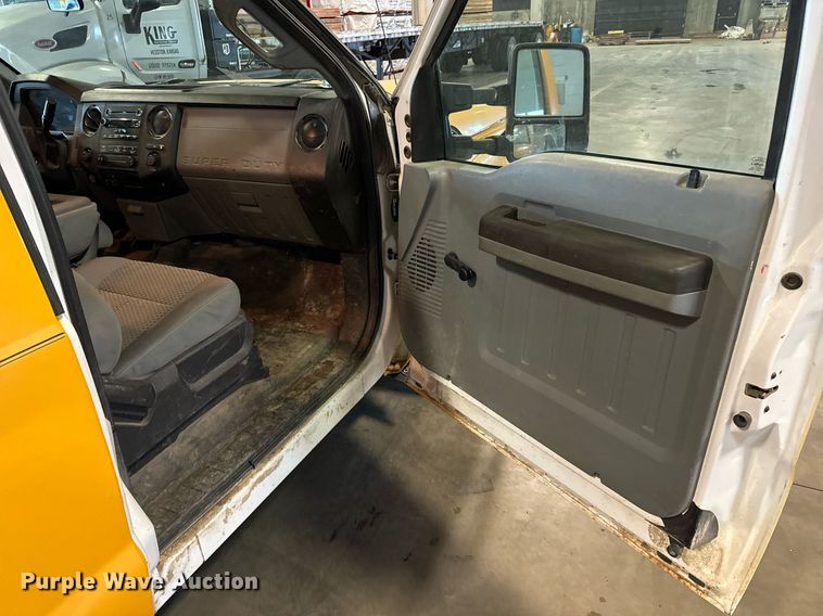 image for item LX9848 2014 Ford F250 Super Duty  SuperCab utility bed pickup truck