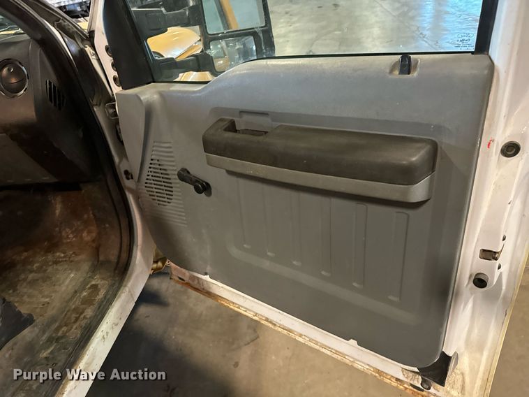 image for item LX9848 2014 Ford F250 Super Duty  SuperCab utility bed pickup truck