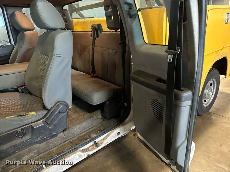 image for item LX9848 2014 Ford F250 Super Duty  SuperCab utility bed pickup truck