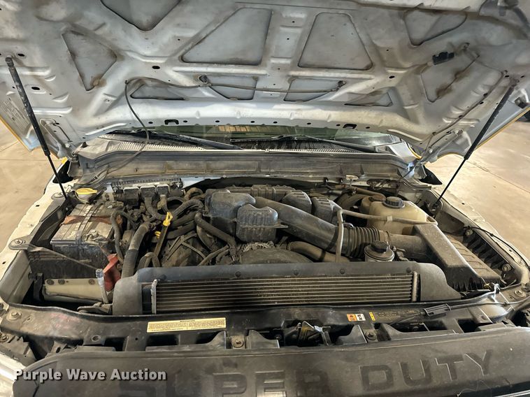 image for item LX9848 2014 Ford F250 Super Duty  SuperCab utility bed pickup truck