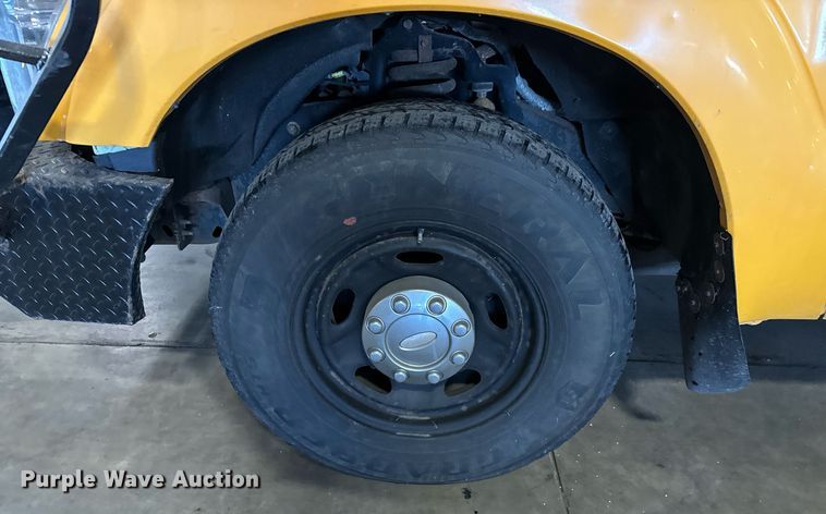 image for item LX9848 2014 Ford F250 Super Duty  SuperCab utility bed pickup truck