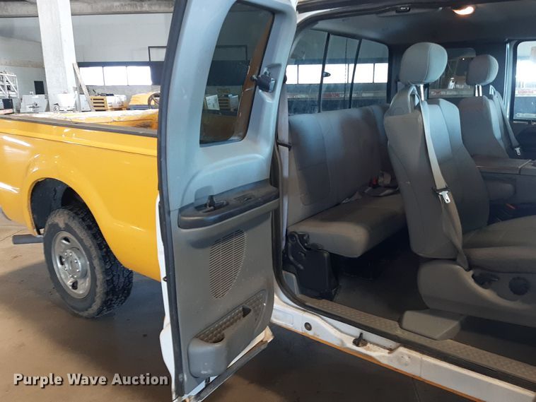 image for item LX9849 2006 Ford F250 Super Duty  SuperCab pickup truck