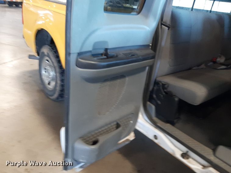 image for item LX9849 2006 Ford F250 Super Duty  SuperCab pickup truck