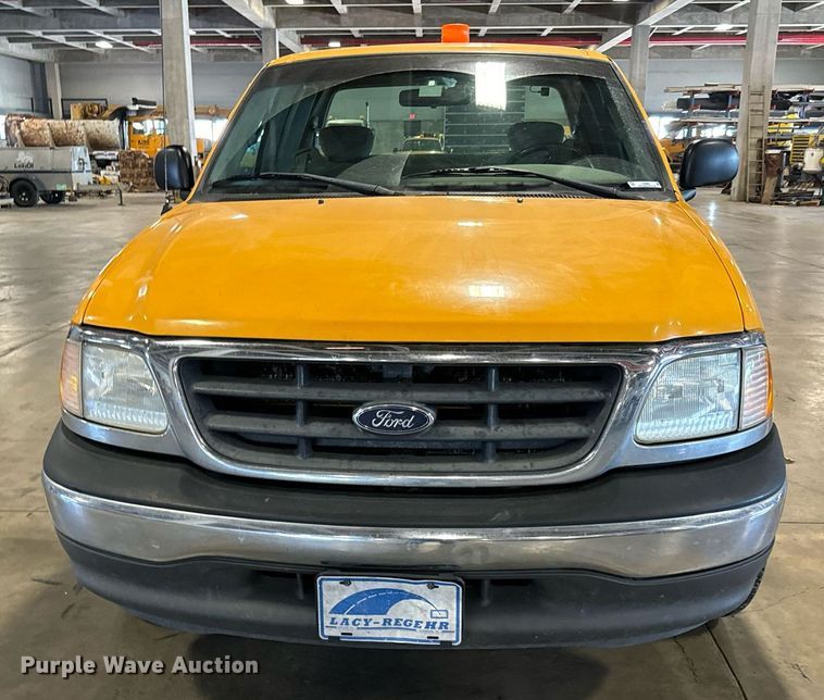 image for item LX9852 2002 Ford F150  SuperCab pickup truck