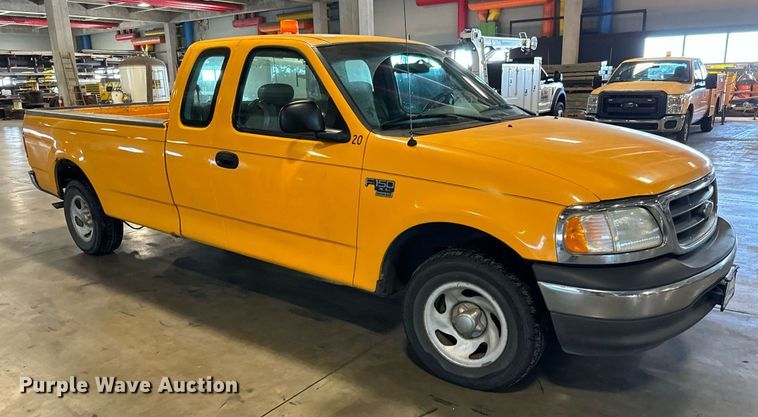 image for item LX9852 2002 Ford F150  SuperCab pickup truck
