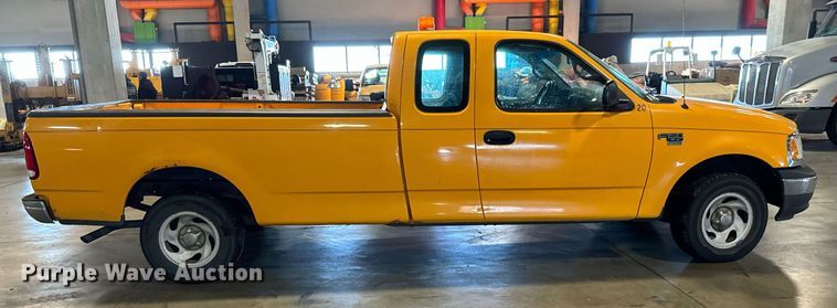 image for item LX9852 2002 Ford F150  SuperCab pickup truck