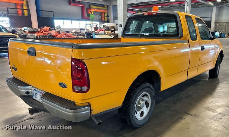 image for item LX9852 2002 Ford F150  SuperCab pickup truck