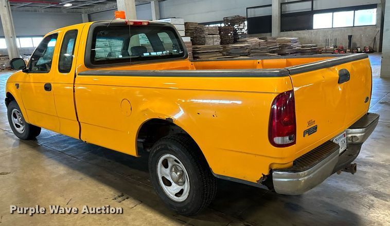 image for item LX9852 2002 Ford F150  SuperCab pickup truck