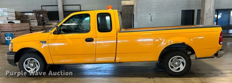image for item LX9852 2002 Ford F150  SuperCab pickup truck