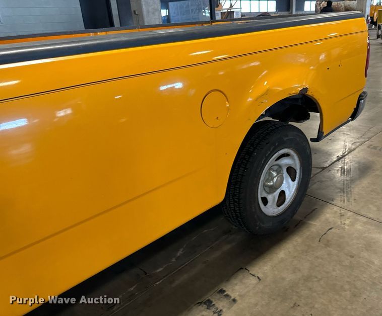 image for item LX9852 2002 Ford F150  SuperCab pickup truck