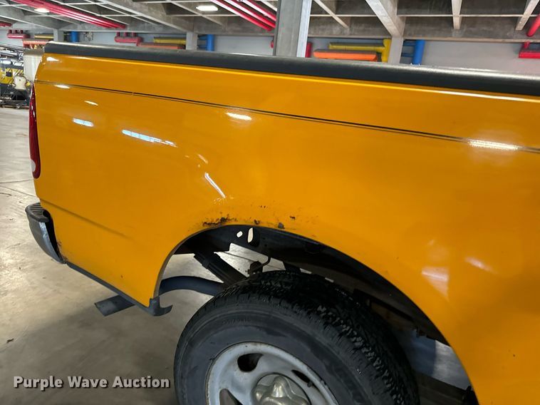 image for item LX9852 2002 Ford F150  SuperCab pickup truck