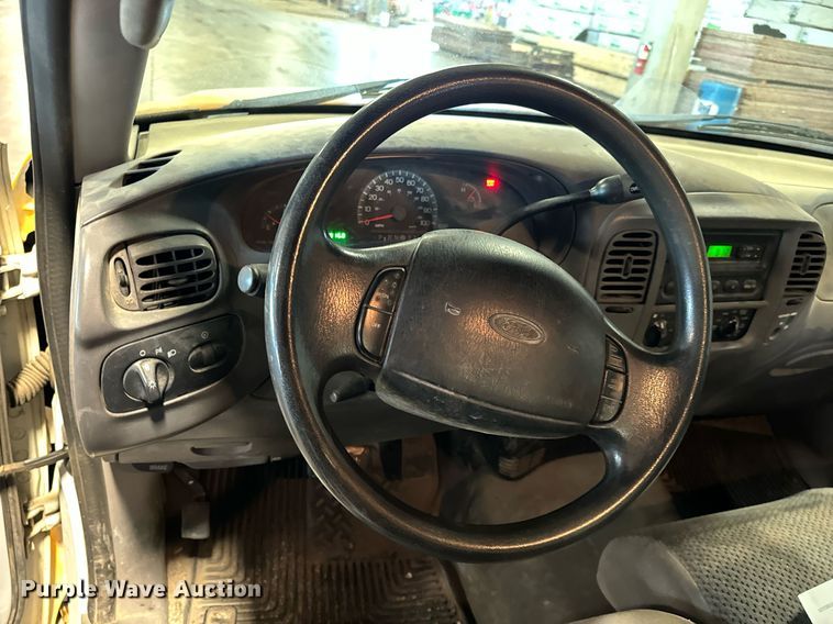 image for item LX9852 2002 Ford F150  SuperCab pickup truck