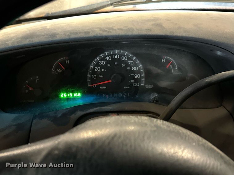 image for item LX9852 2002 Ford F150  SuperCab pickup truck