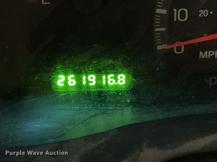 image for item LX9852 2002 Ford F150  SuperCab pickup truck