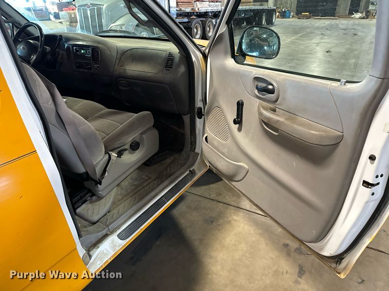 image for item LX9852 2002 Ford F150  SuperCab pickup truck