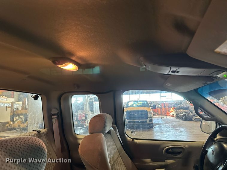 image for item LX9852 2002 Ford F150  SuperCab pickup truck