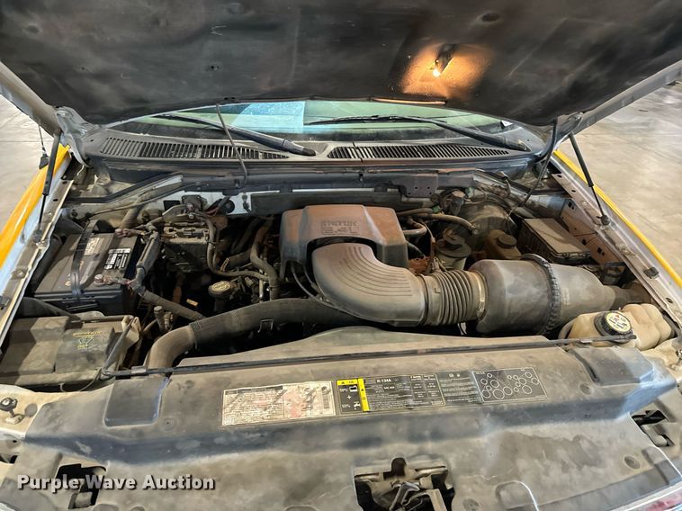 image for item LX9852 2002 Ford F150  SuperCab pickup truck