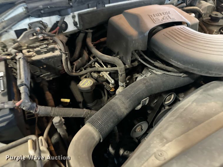 image for item LX9852 2002 Ford F150  SuperCab pickup truck