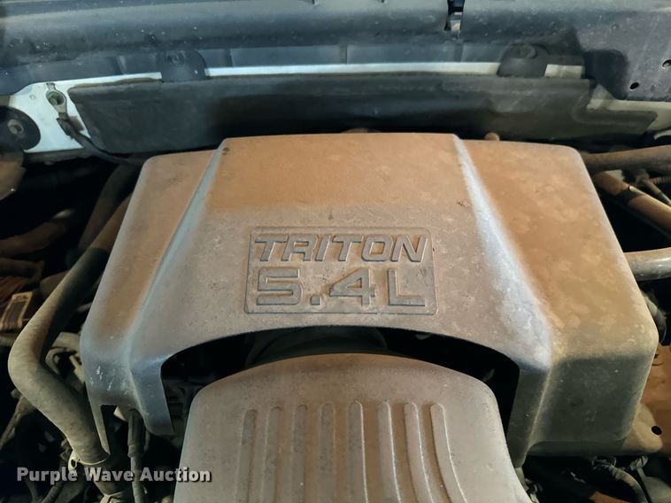 image for item LX9852 2002 Ford F150  SuperCab pickup truck