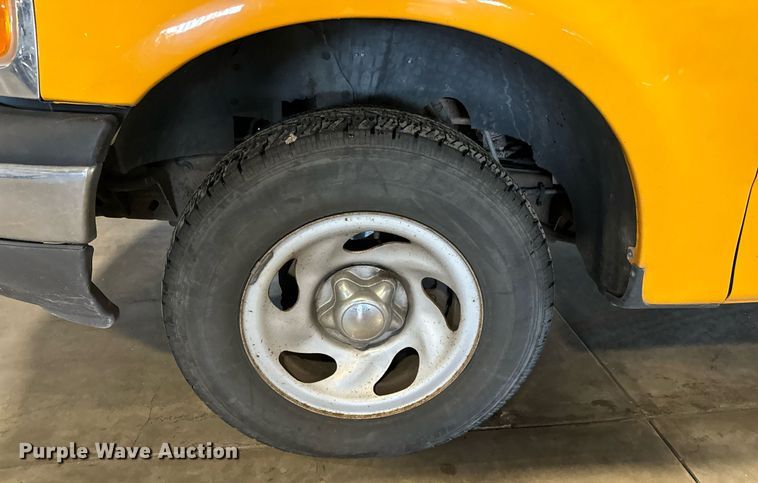 image for item LX9852 2002 Ford F150  SuperCab pickup truck