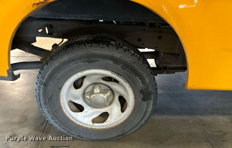 image for item LX9852 2002 Ford F150  SuperCab pickup truck