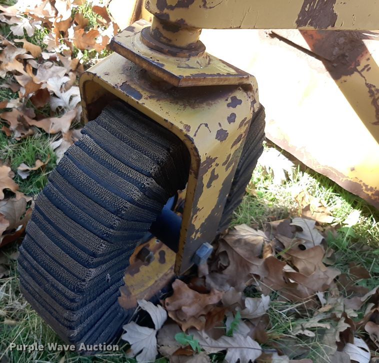 image for item LX9894 1996 Woods XT160 rotary mower