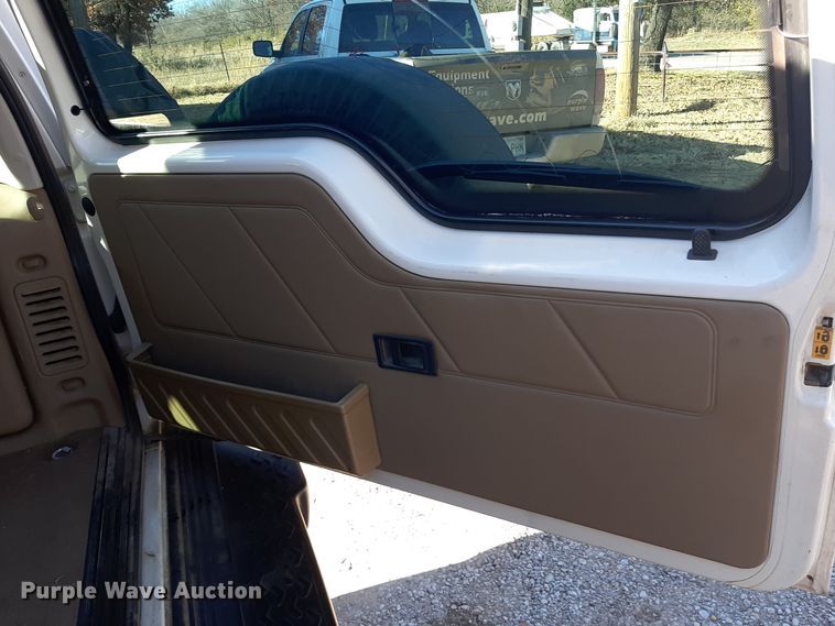 image for item LX9903 2002 Land Rover Discovery Series II SUV